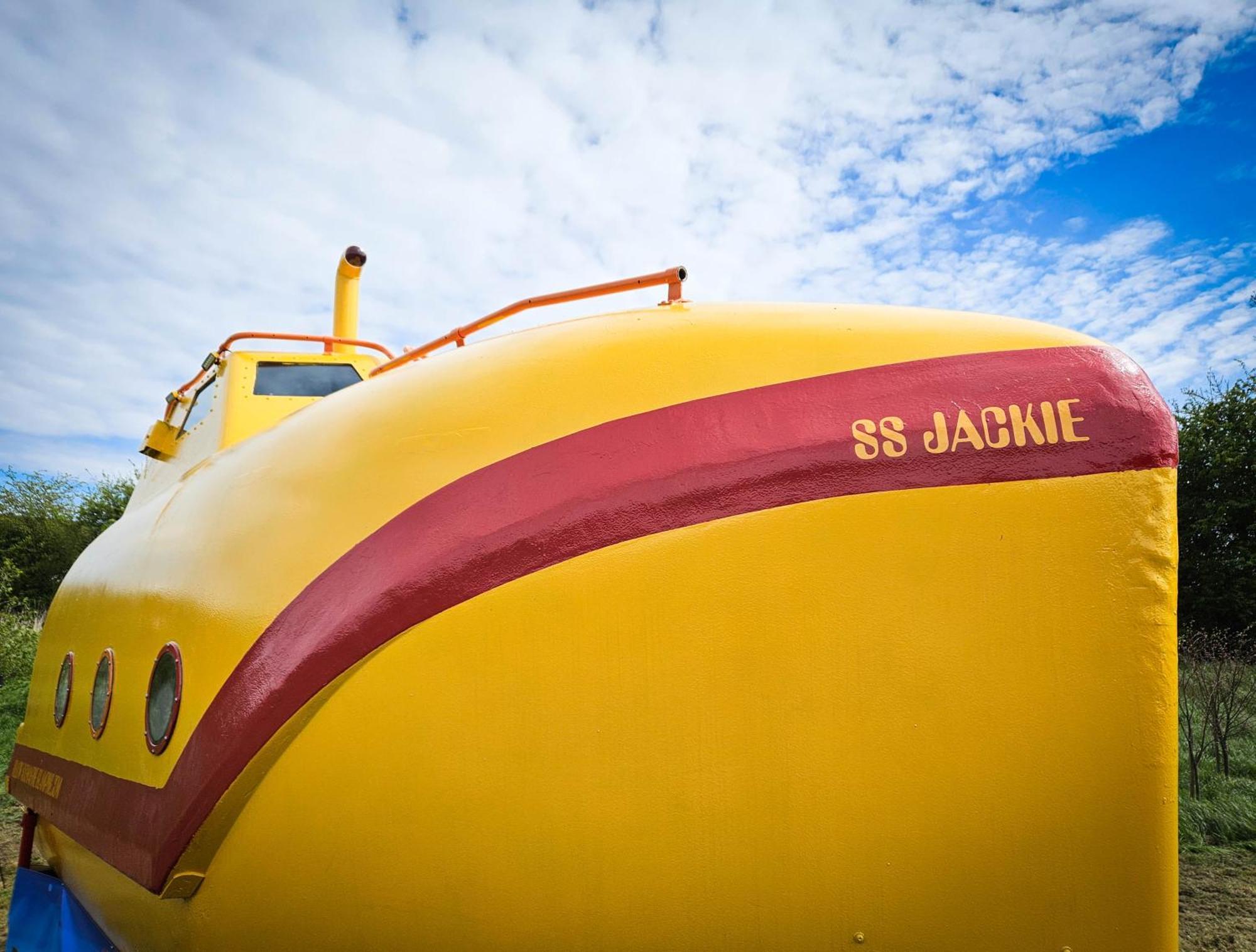 The Yellow Submarine Cheddar Exterior foto