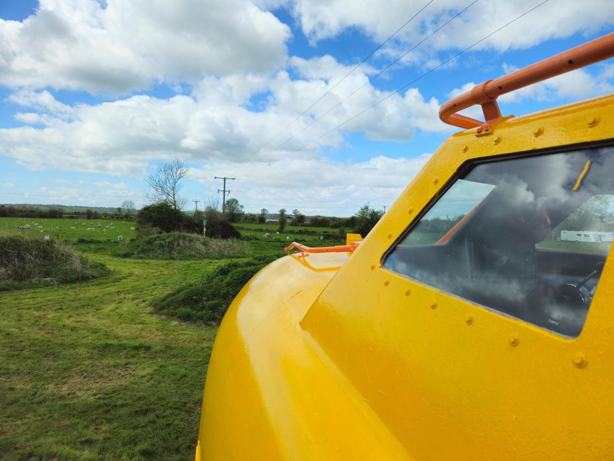 The Yellow Submarine Cheddar Exterior foto